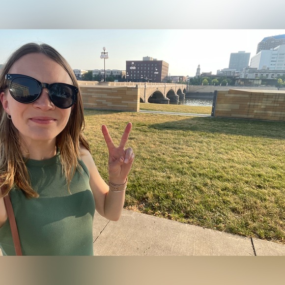 Meet your Posher, Elizabeth - Picture 1 of 1